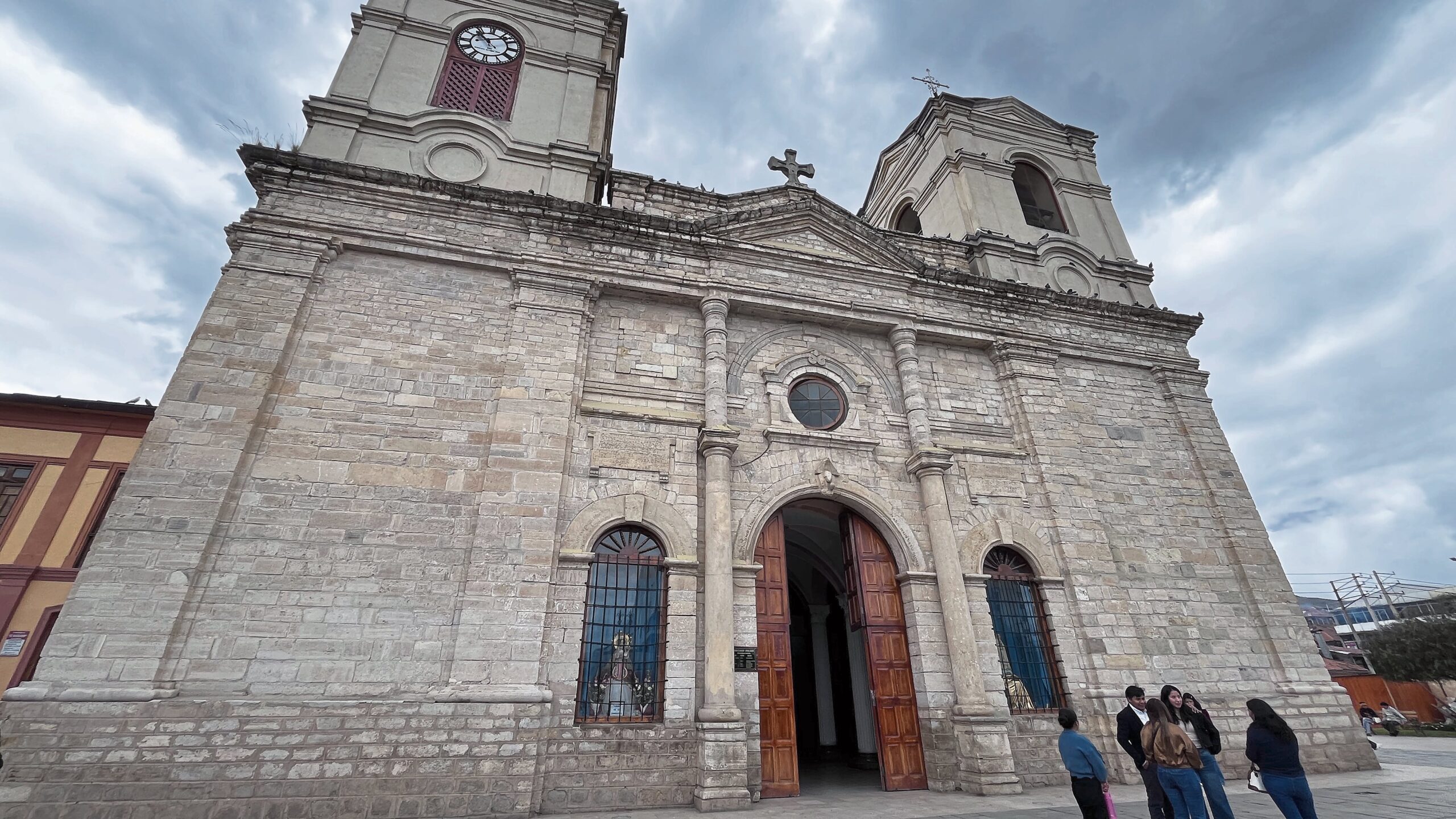 Catedral de Huancayo suspende actividades religiosas por el Ño Carnavalón
