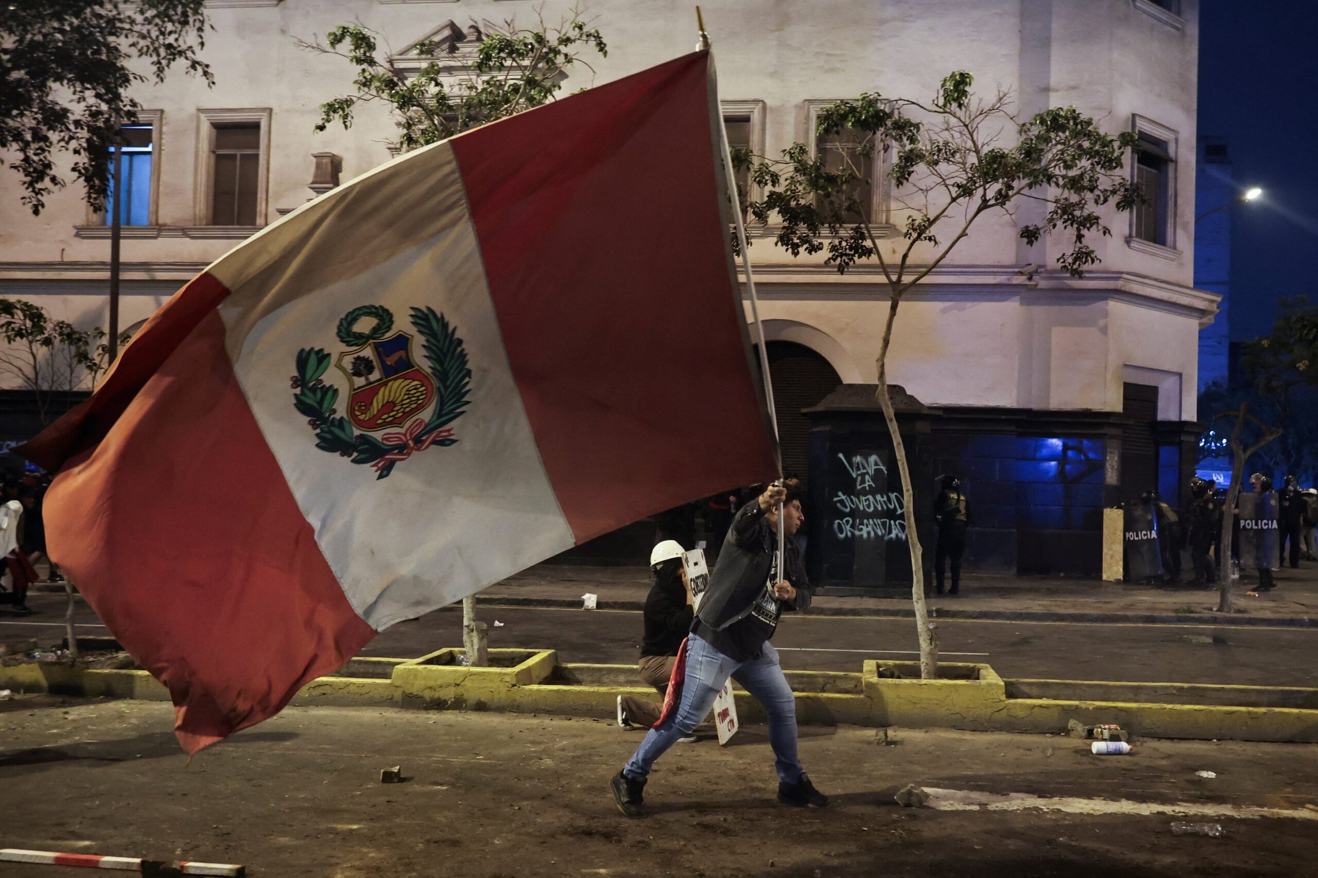 Perú profundizó su retroceso democrático y en derechos humanos durante 2025, alerta HRW