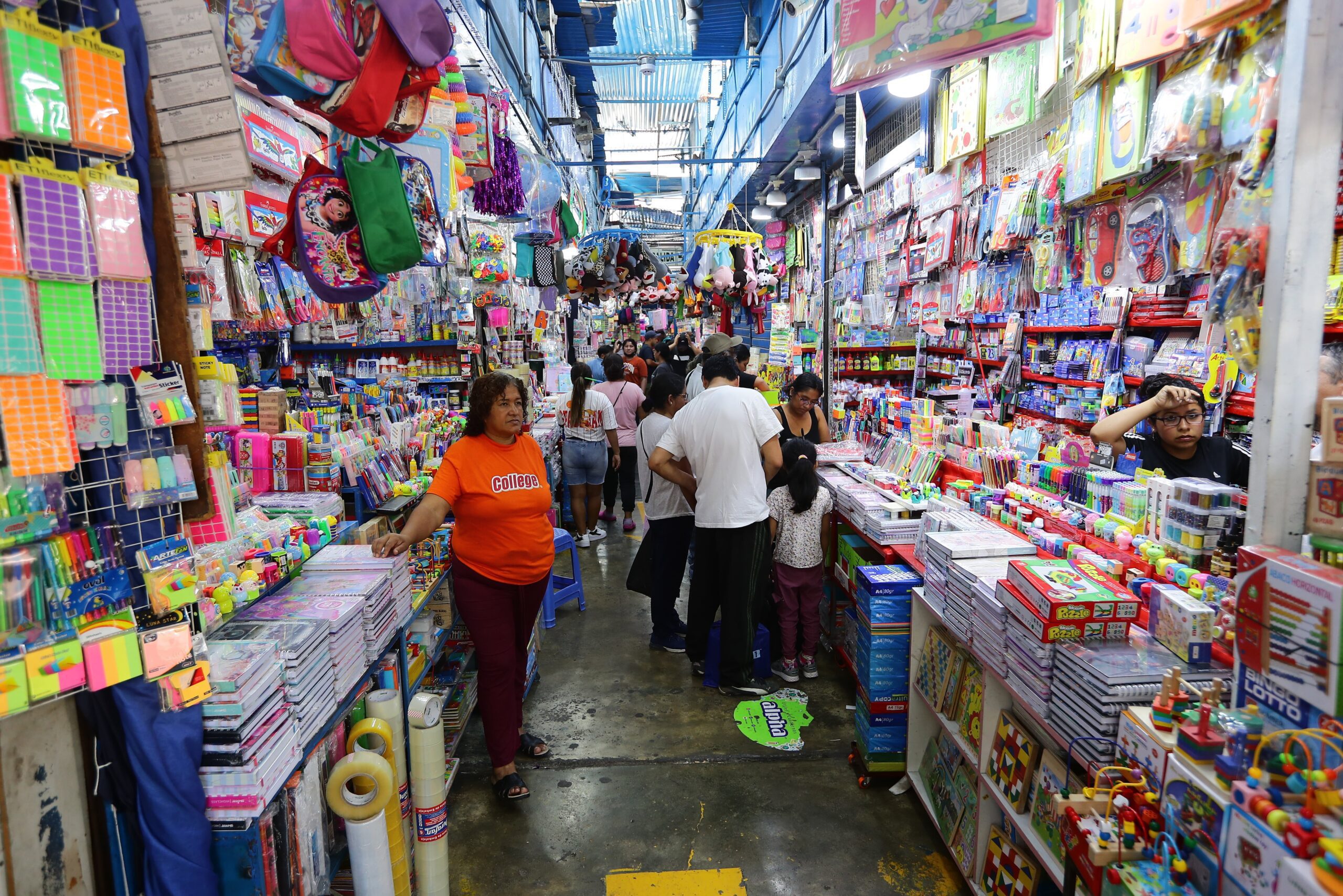 Huancayo: Más de mil soles diarios generan emprendedores en campaña escolar