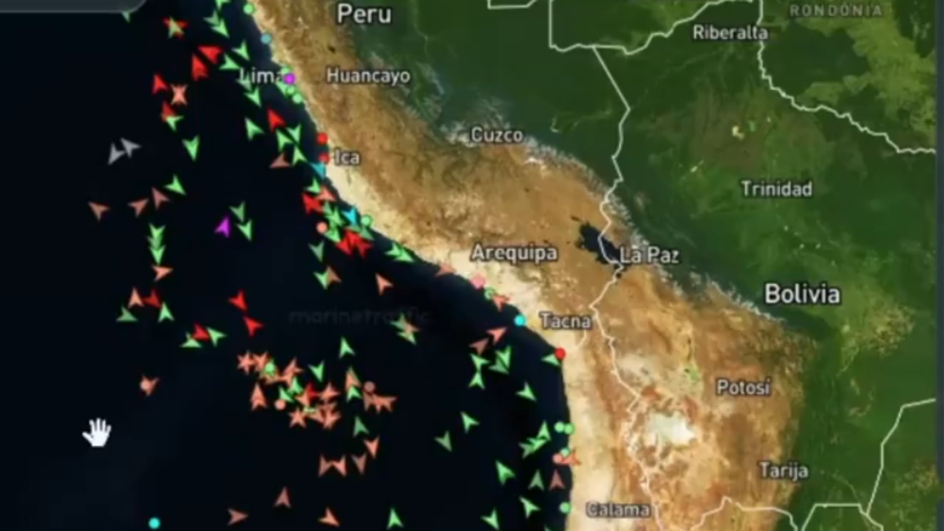 Cerca de 300 buques pesqueros chinos siguen depredando ilegalmente la pesca frente a la costa peruana