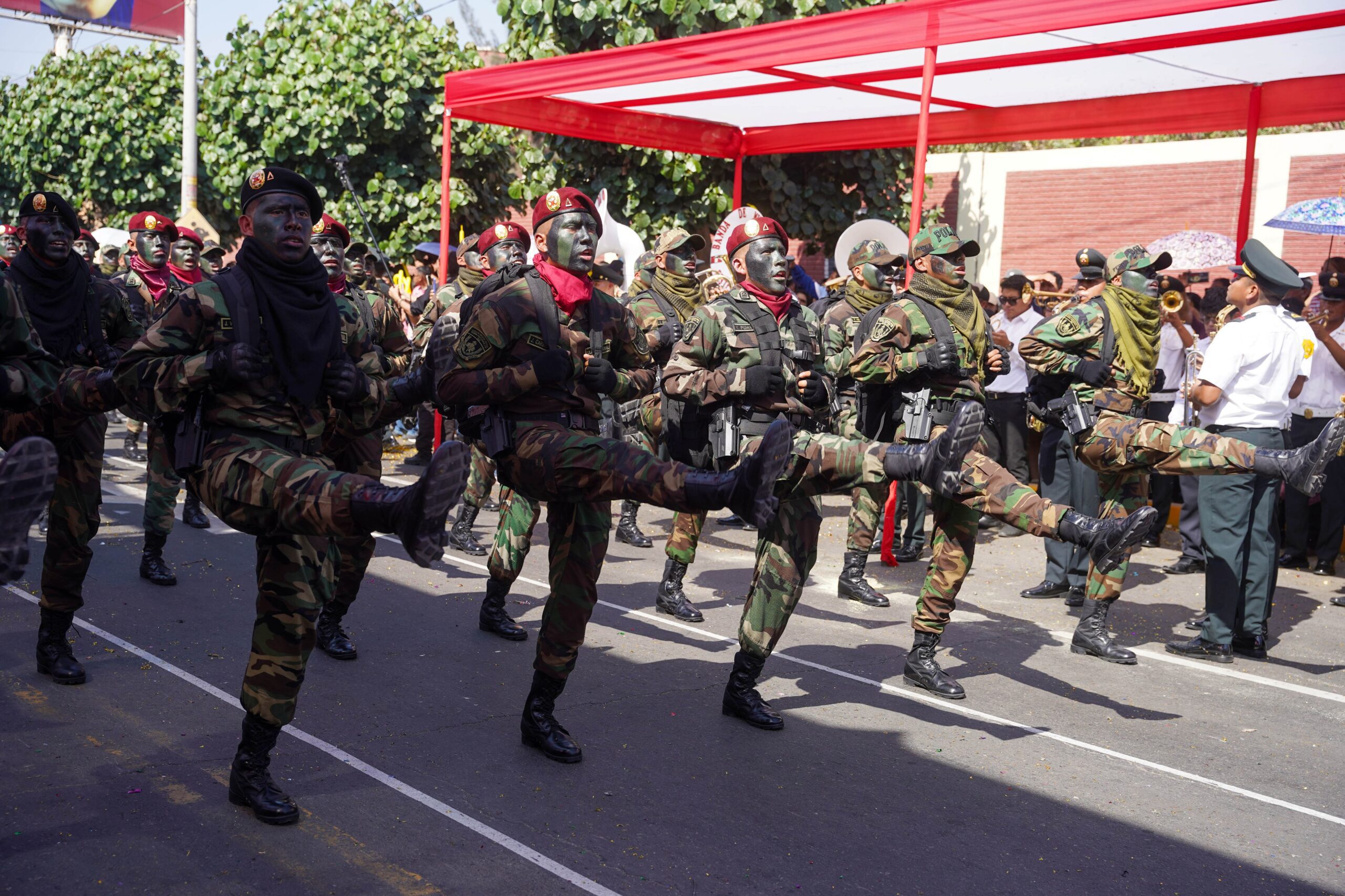 Ica rindió homenaje al Perú con multitudinario desfile por el 205° aniversario de la Independencia